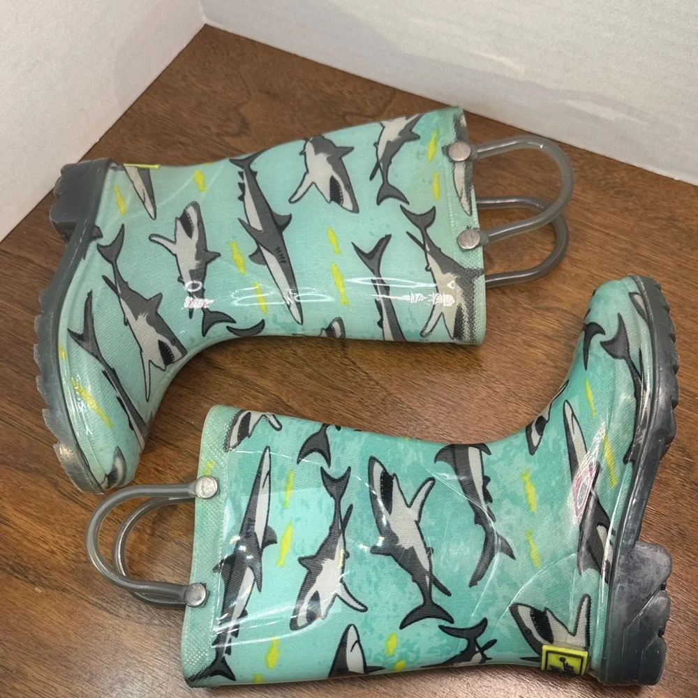 EUC Western Chief Light-up Kids Toddlers Chiller Shark Pull-on Rain Boots, sz 7